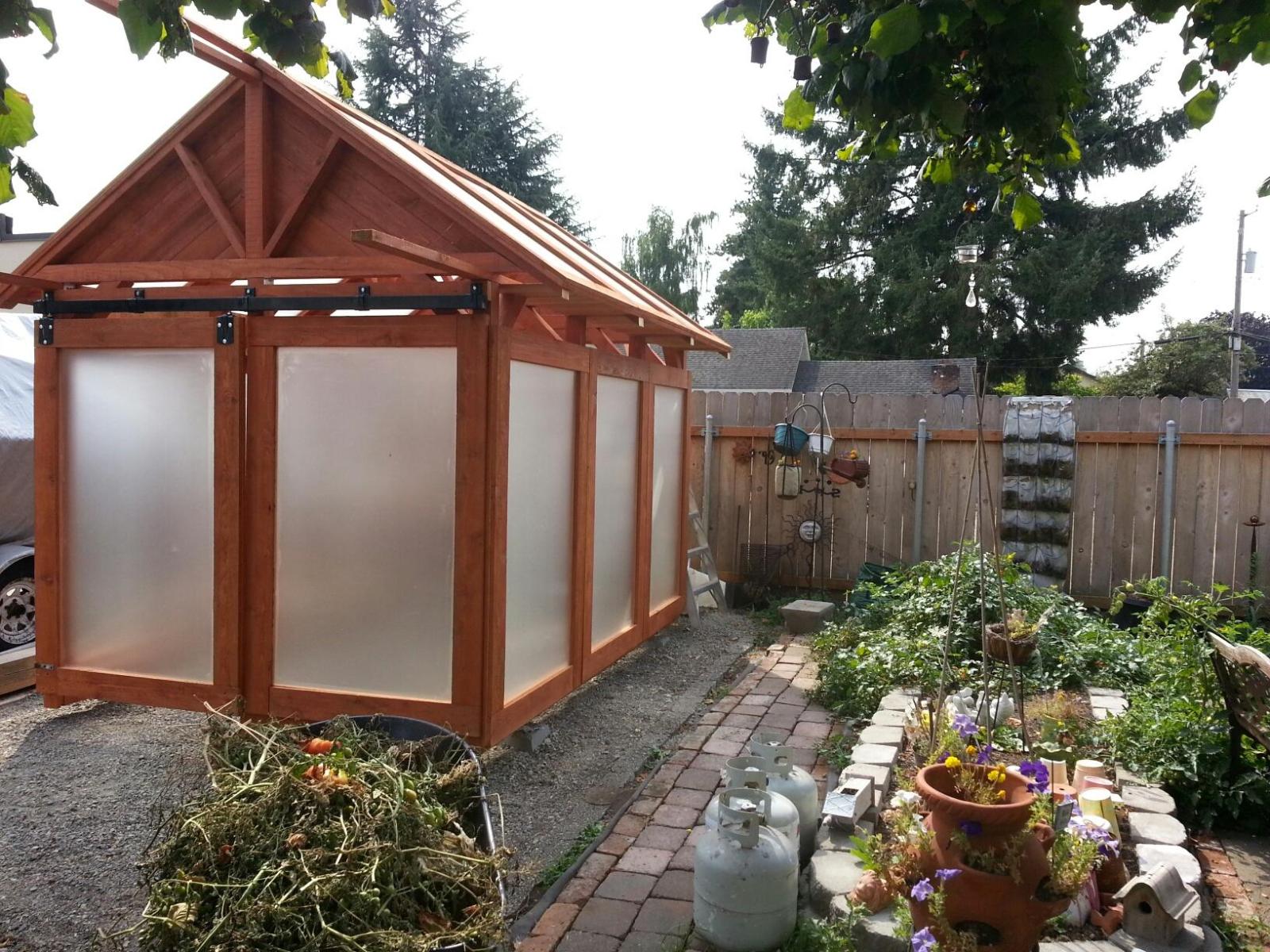 Solar glass greenhouse